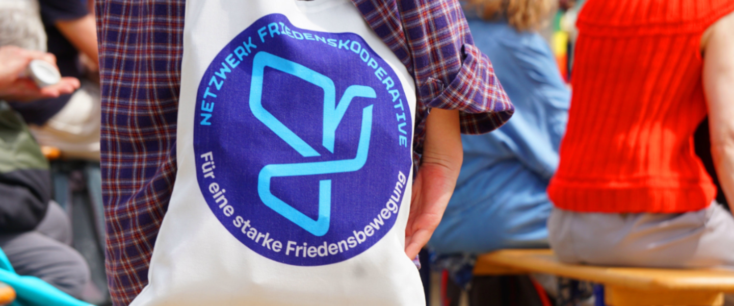 Das neue Logo des Netzwerk Friedenskooperative.