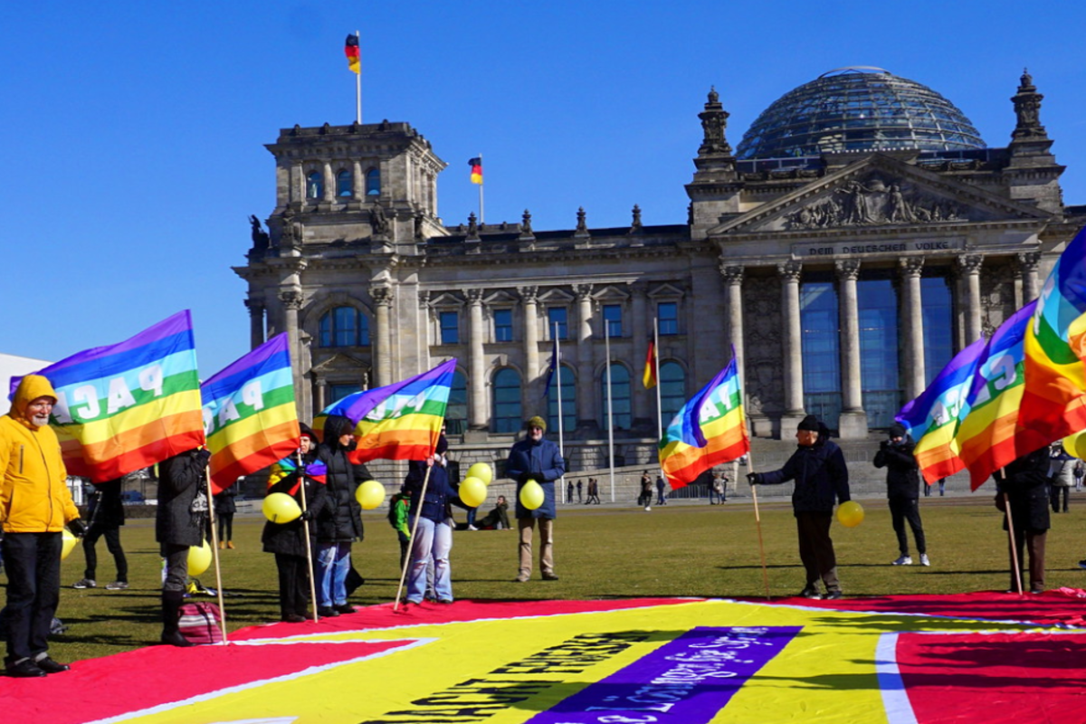 Aktion vor dem Reichstags-Gebäude im Jahr 2018