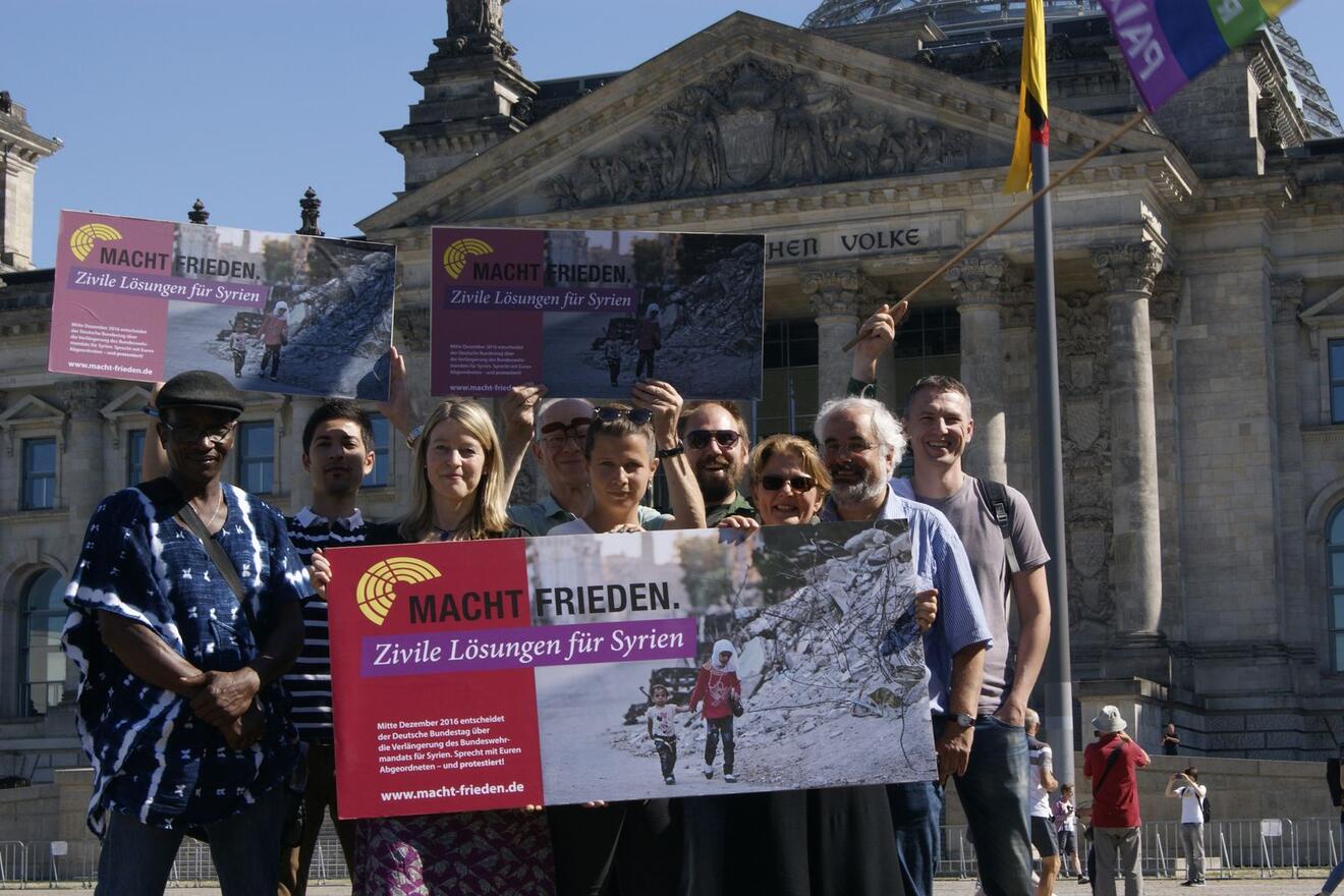Start der Kampagne "MACHT FRIEDEN. Zivile Lösungen für Syrien"