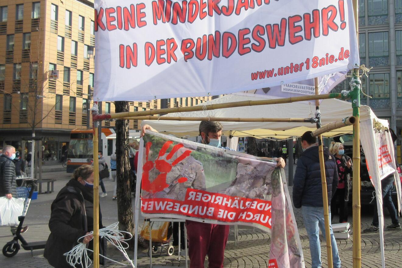Mädchen und Jungen dürfen keine Soldatinnen und Soldaten sein!