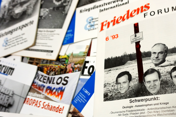 Hier findest du alle Ausgaben des Friedensforums seit 1987.