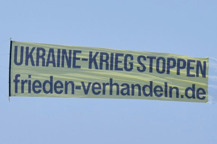 Flugzeugbanner-Aktion über Leipzig
