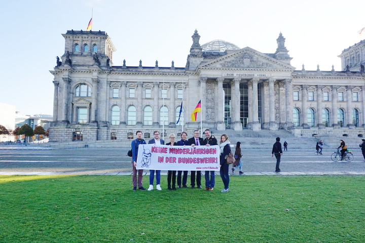 Lobbygespräche in Berlin - Keine Minderjährigen in der Bundeswehr!"