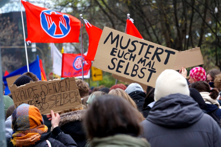 Schulstreik gegen die Wehrpflicht 2025 in Frankfurt